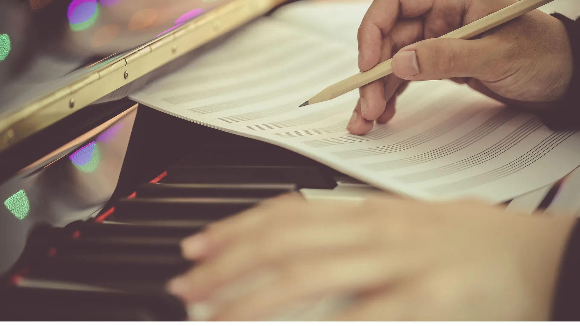 You are currently viewing Apprenez les bases du solfège : cours et leçons pour maîtriser la lecture et le rythme musical