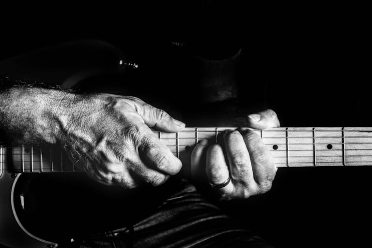 Lire la suite à propos de l’article La gamme pentatonique à la guitare : 5 positions et exercices